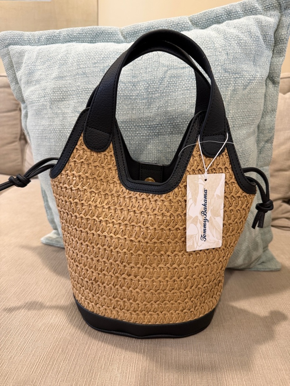 Tommy Bahama Interior pocket removable lining See pictures for Measurements